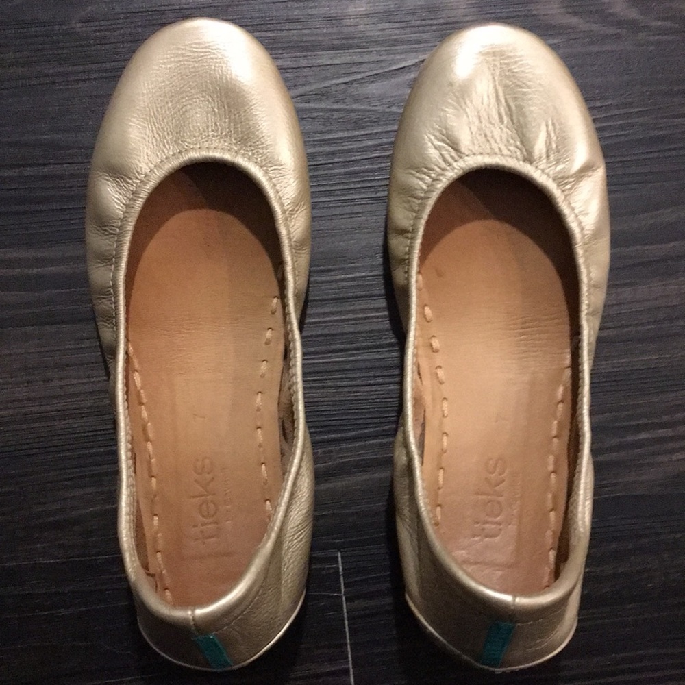Champagne gold tieks size 7